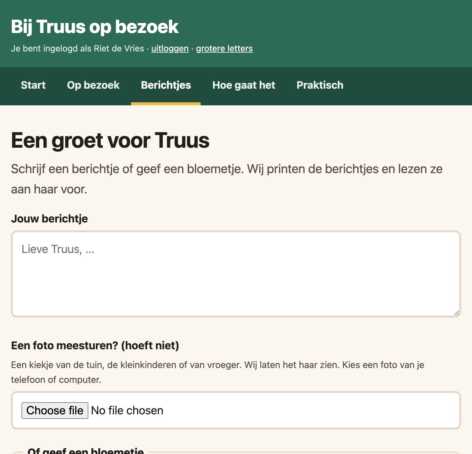 De pagina 'Een groet voor Truus' met een tekstvak, een foto meesturen en een keuze uit bloemen.